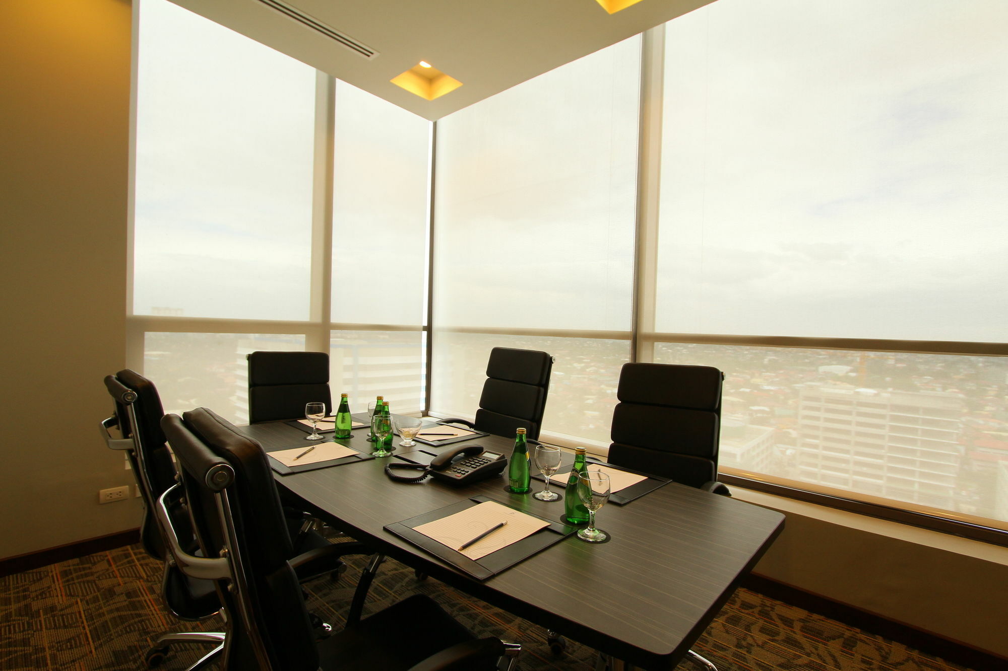The Bellevue Manila Hotel Muntinlupa City Eksteriør billede